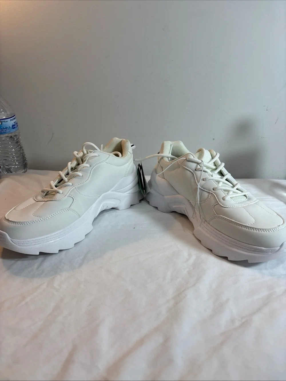 Disney Women’s White Mickey Mouse Accent Sneakers. 8/20